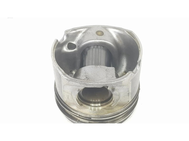 Píst 11257812585   BMW 5 F10 F11   3.0 N57D30A 
