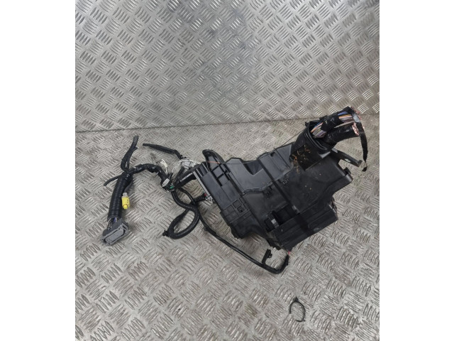 Блок предохранителей  8266248540   Toyota RAV 4 (XA50)    