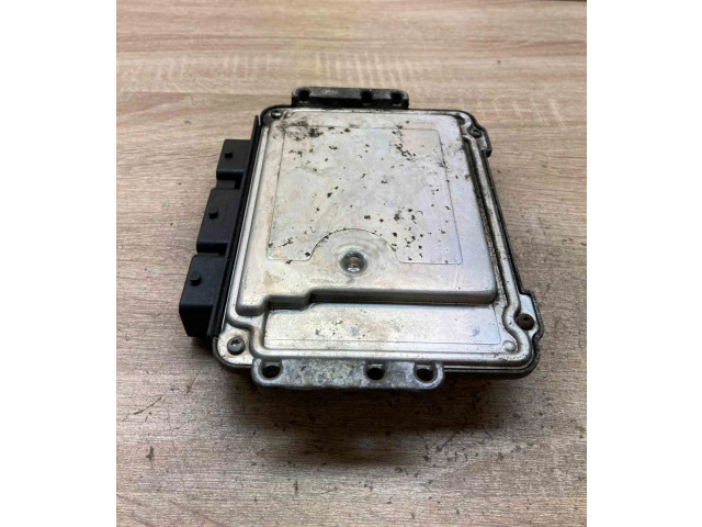 Řídící jednotka 8200305678, 0281011645   Nissan Primera 2000