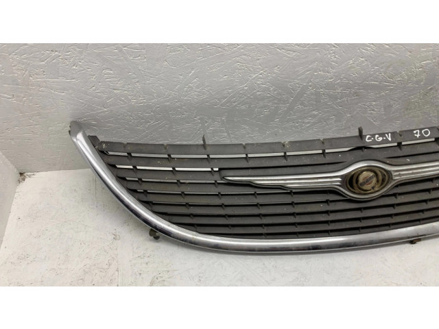 Передняя решётка Chrysler Grand Voyager IV 2001-2007 года 4857522AA      