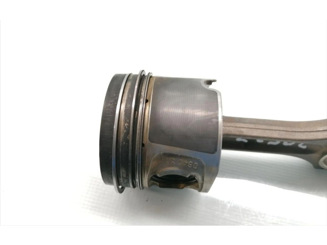 Píst    BMW 1 F20 F21  pro naftový motor 2.0  120d