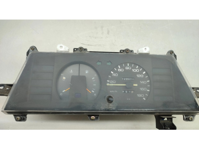 Přístrojová deska  Toyota Corolla E80 1986 830101A431  