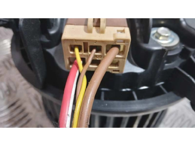 Вентилятор печки    8E1820021E, 4CABLES   Seat Exeo (3R)