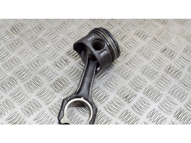 Píst A6110300320, A6110300717   Mercedes-Benz C W203  pro naftový motor 2.2 OM 611.962 