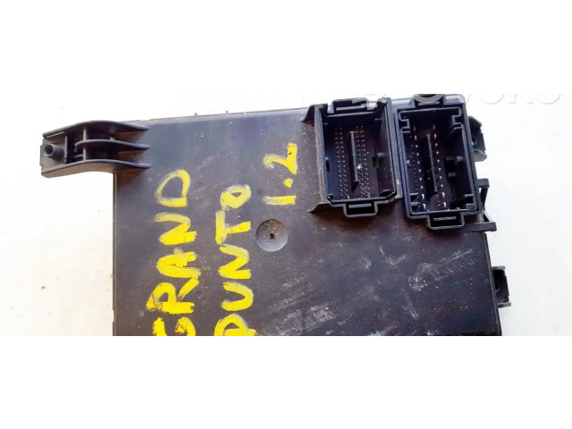  Pojistková skříňka 00517817570, 28050015   Fiat Punto (188) 2007