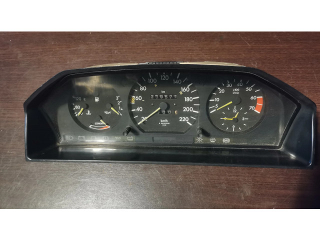 Přístrojová deska  Mercedes-Benz E W124 1993 87001180  