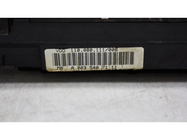 Přístrojová deska  Mercedes-Benz C W203 2002 a2035407111, 110080111  