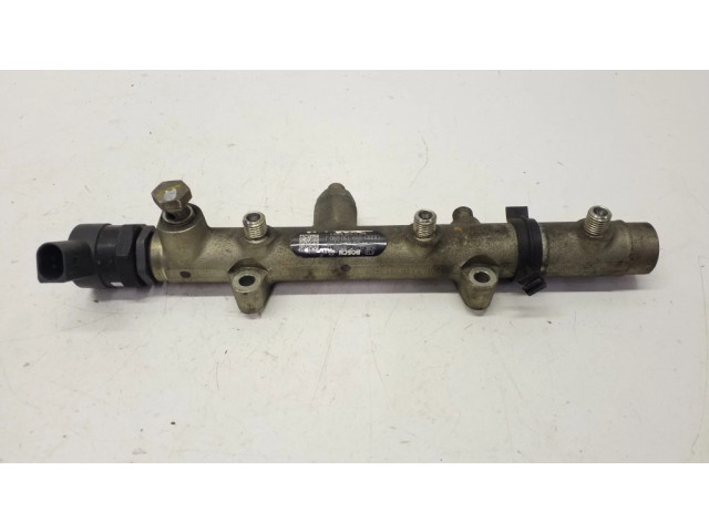 Vstřikovací lišta F00R001823, 059130090J   Audi A4 S4 B7 8E 8H  pro naftový motor 2.7  