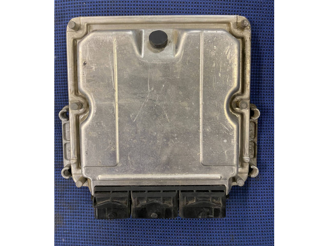 Řídící jednotka 8200153945, 0281011102   Renault Scenic I 2000