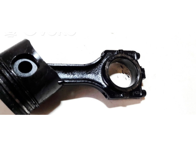 Píst 989n   BMW 5 E34  pro naftový motor 2.5  