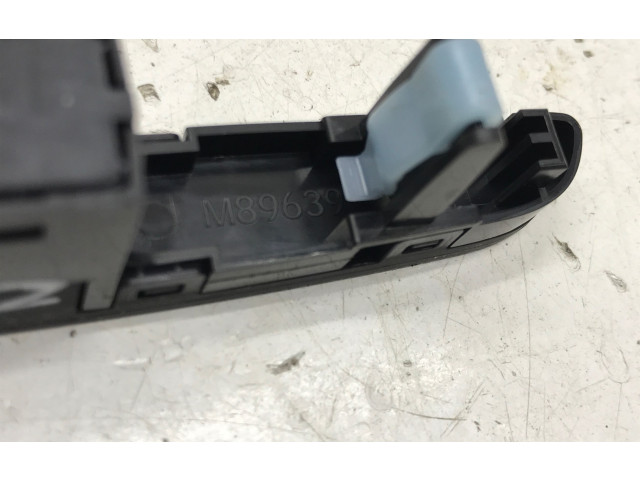 Дисплей    M89639, M89639   Honda ZR-V