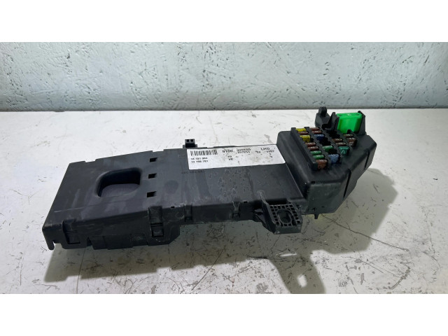   Pojistková skříňka 13181984, 518777206   Opel Vectra C 2003