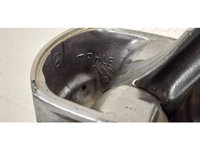  Поршень M 272.967 2730300620, 2730300820  Mercedes-Benz R W251  