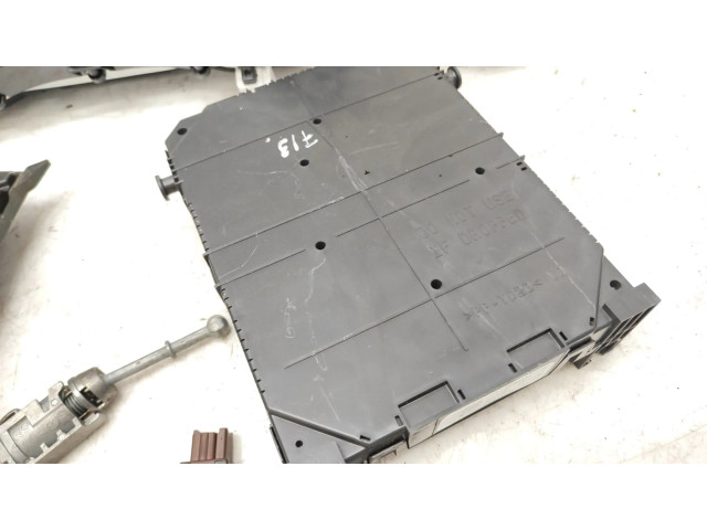 Комплект блоков управления 9818035080, 9831983280   Peugeot Traveller