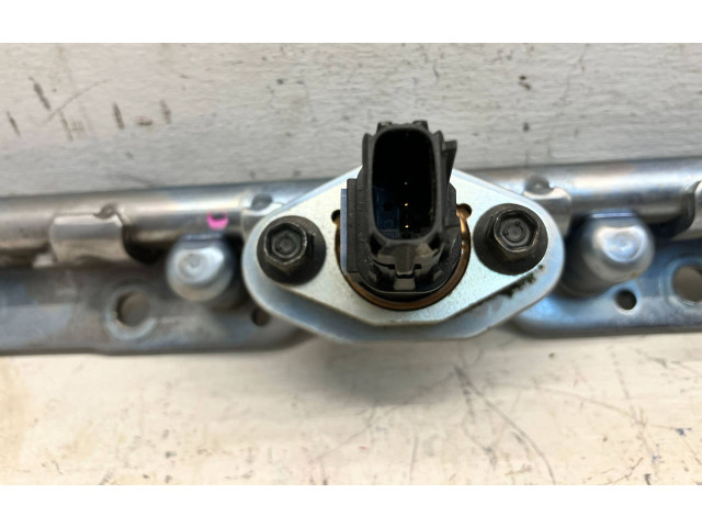 Vstřikovací lišta 8945833030   Toyota Corolla E210 E21     