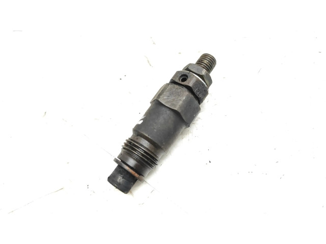 Vstřikovač 711530, 711530361   Mazda B series UF  pro naftový motor 2.2 R2 