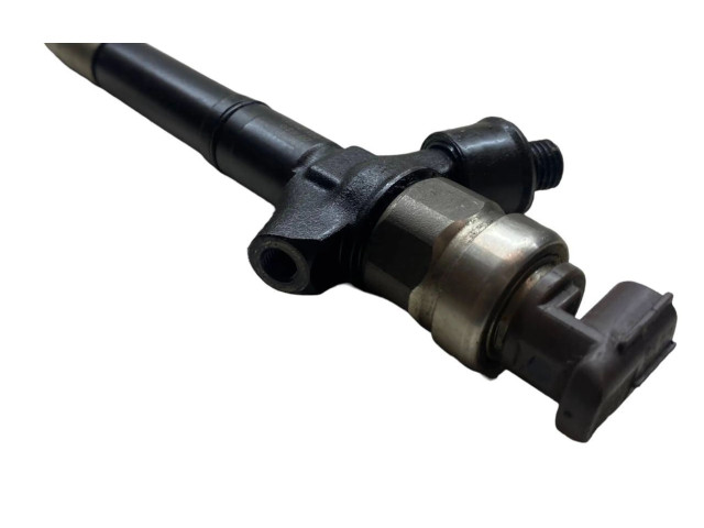 Vstřikovač 2367051030   Toyota Land Cruiser (J200)     