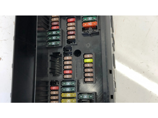Блок предохранителей  9234421, 01521629   BMW 5 F10 F11    