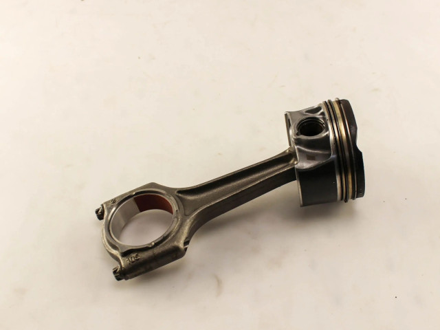 Píst 8696448   BMW 3 G20 G21  pro benzínový motor 3.0  