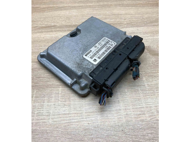 Блок управления двигателем Блок управления 24417198, 0281010273   Opel Omega B2