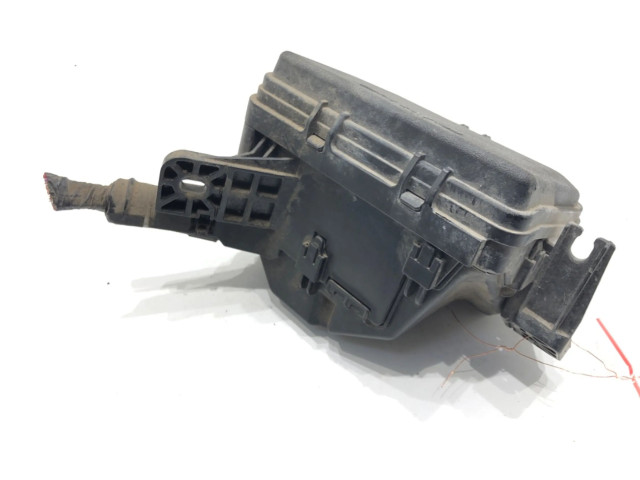   Pojistková skříňka 82641-52060   Toyota Yaris 2011