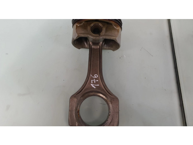 Píst 11257840922, 11247838623   BMW M5  pro benzínový motor 5.0  