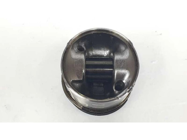 Píst 1612784080   Citroen C4 II Picasso  pro naftový motor 1.6  