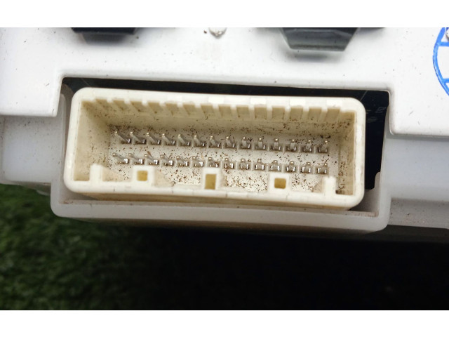 Přístrojová deska  Toyota Hilux (AN10, AN20, AN30) 2014 2.CONECTORES  