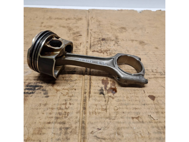  Поршень с шатуном B48D20B 7620971  BMW 4 F36 Gran coupe для бензинового двигателя 2.0