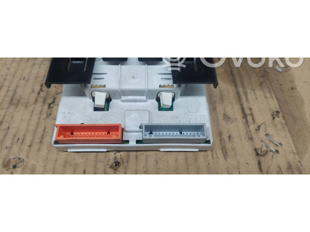 Дисплей    P8200028364A, 216562178A   Renault Megane I