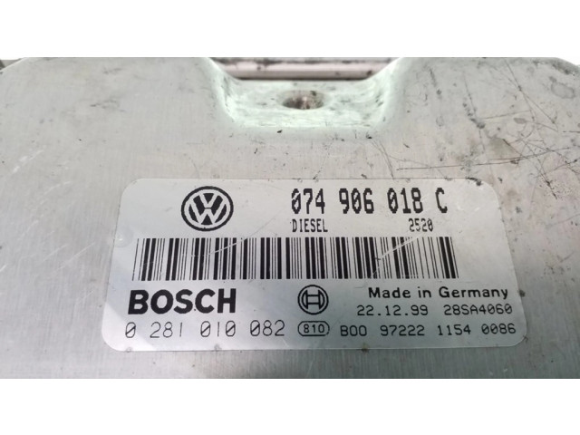 Блок управления двигателя 074906018C, 0281010082   Volkswagen Transporter - Caravelle T4