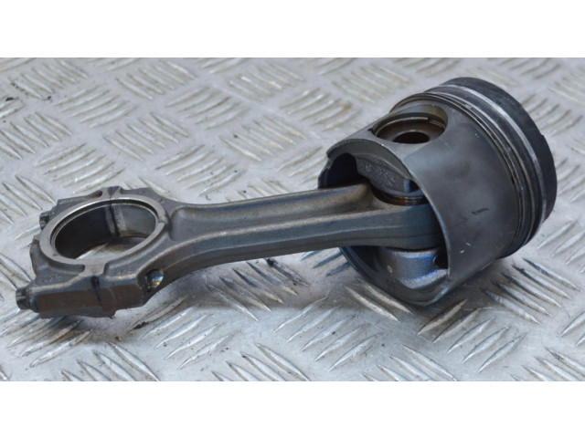 Píst    BMW 5 E39  pro naftový motor 2.5 M57 D25 (256D1) 