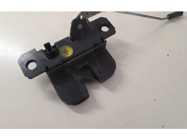 Замок багажника 2K0827506C    Volkswagen Caddy 2004 - 2010 года