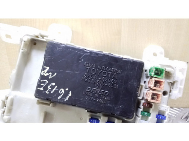 Блок предохранителей 8264102060, MB2323008531   Toyota Corolla E120 E130    