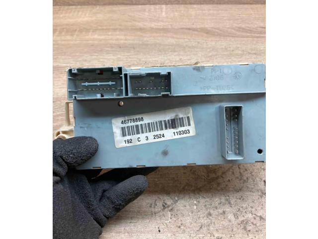 Блок предохранителей 46778898, 110303   Fiat Stilo    