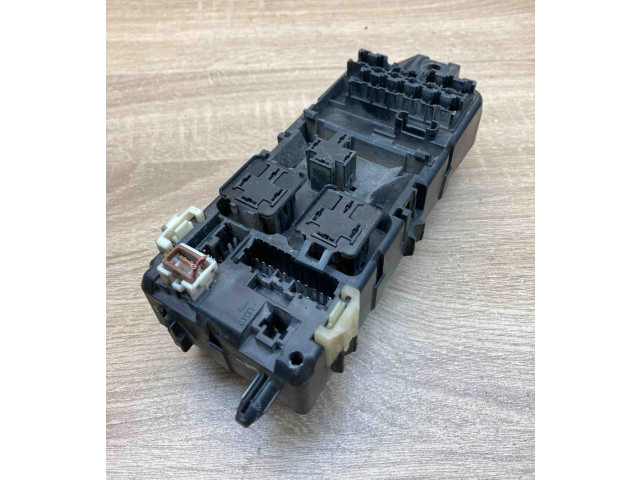   Pojistková skříňka 8609F08   Mazda 323 1981