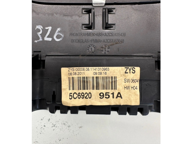 Přístrojová deska  Volkswagen Jetta VI 2012 5C6920951A, A2C53435439  