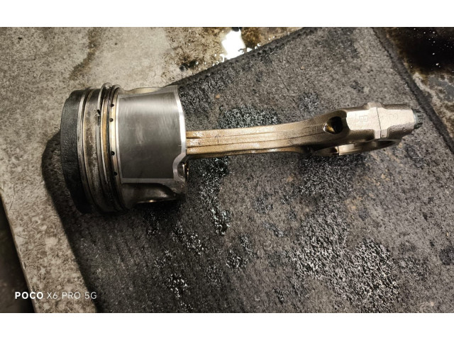  Поршень с шатуном  02647, 02646  Toyota RAV 4 (XA30)  