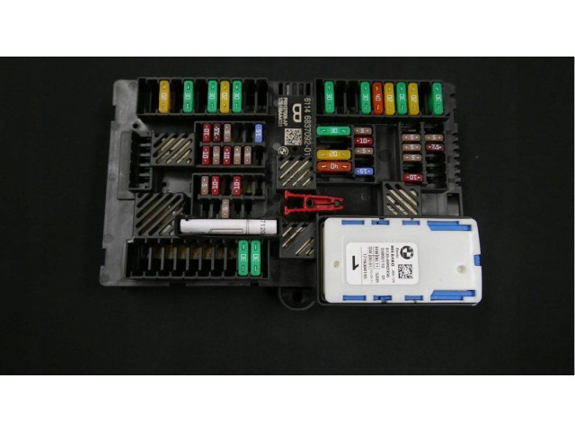Блок предохранителей  6837092   BMW 5 G30 G31    