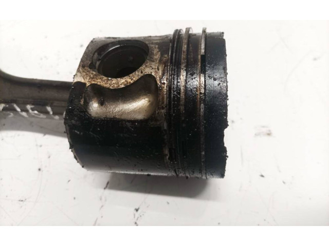 Píst    Audi A4 S4 B5 8D     