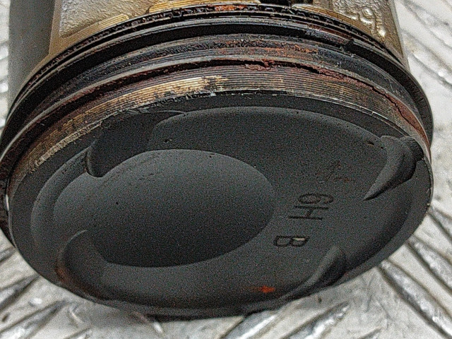 Píst 2351003HA0, 2304103HA0   Hyundai Ioniq  pro benzínový / Электричество motor 1.6  