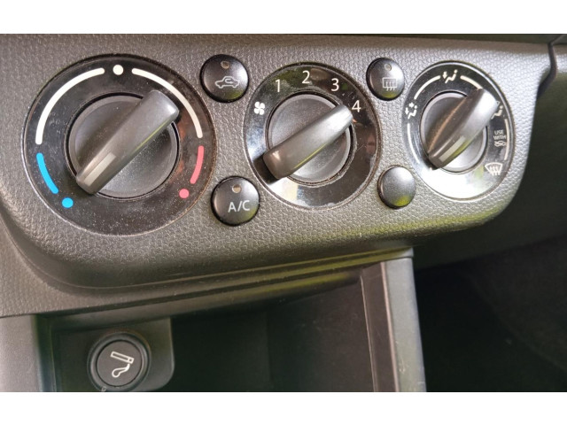 Блок управления климат-контролем    Suzuki Swift