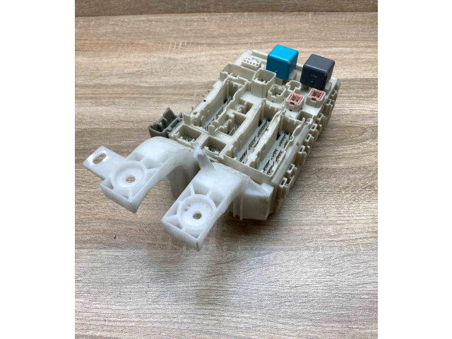   Pojistková skříňka 8273052321, 6G211866   Toyota Yaris 2006