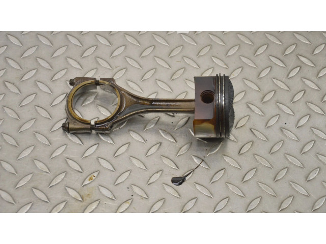 Píst 06EA   Audi A6 S6 C6 4F    AUK 