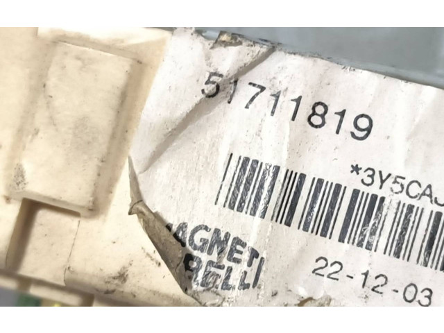 Блок предохранителей 51711819   Fiat Stilo 2003