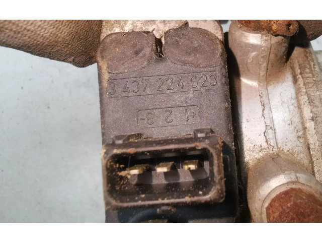 Vstřikovací lišta 0438121011, 026133353   Audi 80 90 B3     