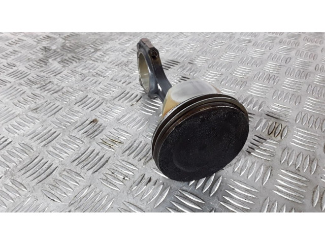 Píst 2277   Mercedes-Benz G W461 463  pro benzínový motor 5.5  