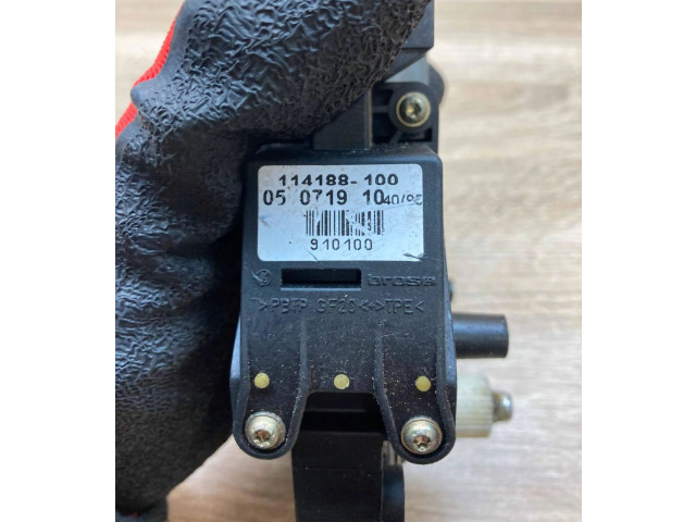 Передний двигатель механизма для подъема окон       Audi A4 S4 B5 8D  1999 - 2000 года   