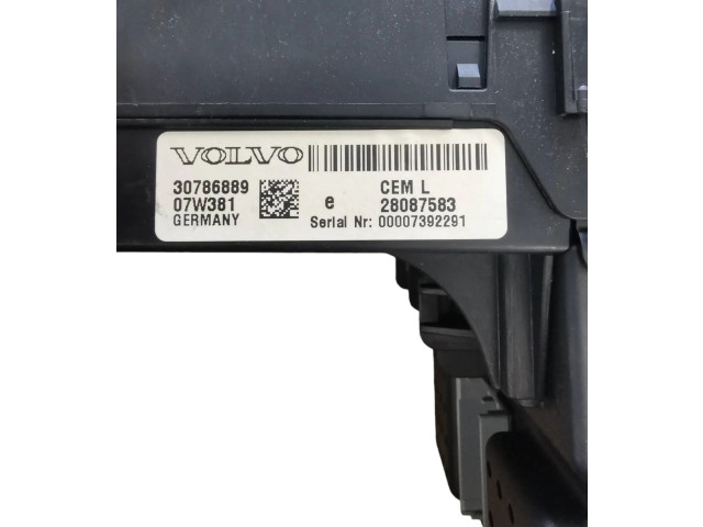   Pojistková skříňka 30786889, 28087583   Volvo S60 2006