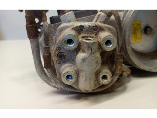 Vstřikovací lišta 026133353, 0438121011   Audi 80 90 B3     
